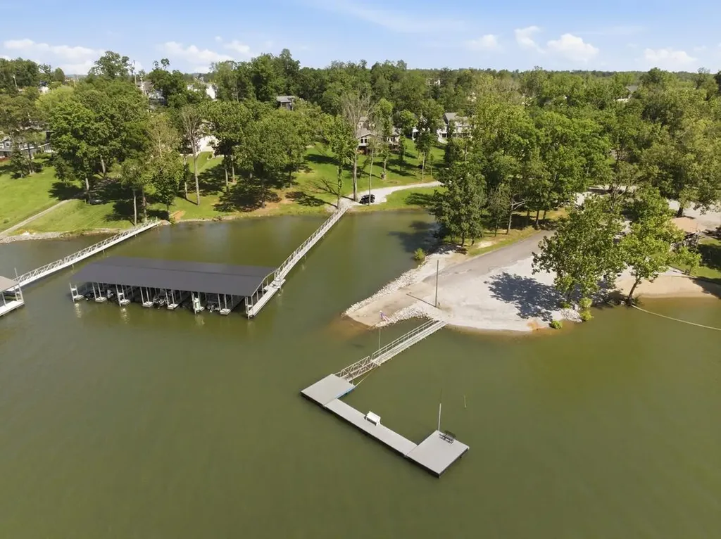 91 Lakeshore Road Gilbertsville KY 42044
