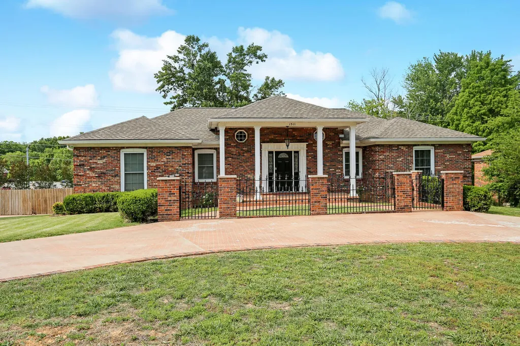 1511 Oxford Drive Murray KY 42071