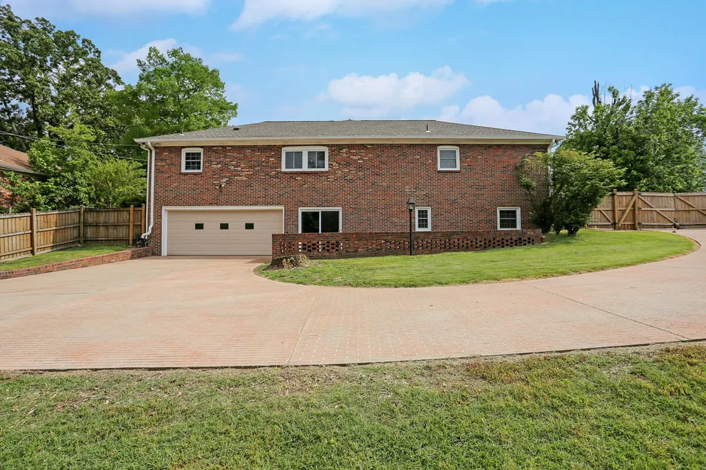 1511 Oxford Drive Murray KY 42071