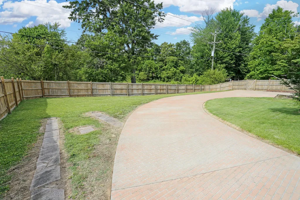 1511 Oxford Drive Murray KY 42071