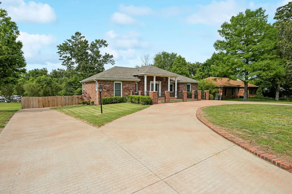 1511 Oxford Drive Murray KY 42071
