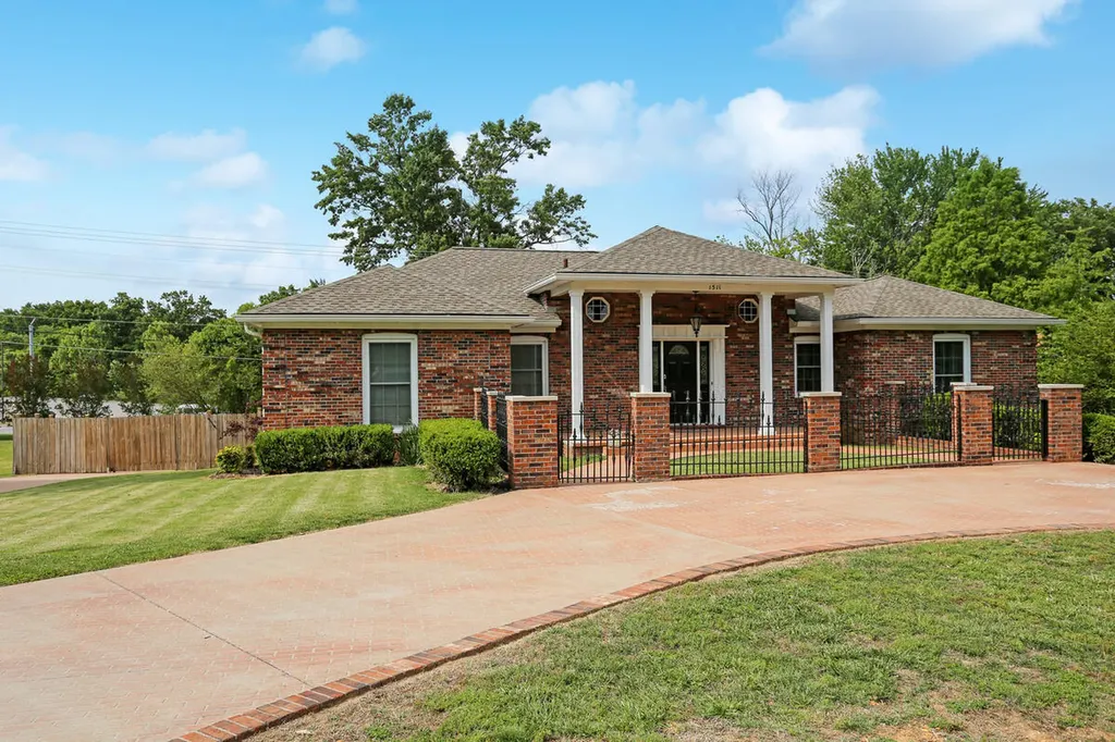 1511 Oxford Drive Murray KY 42071