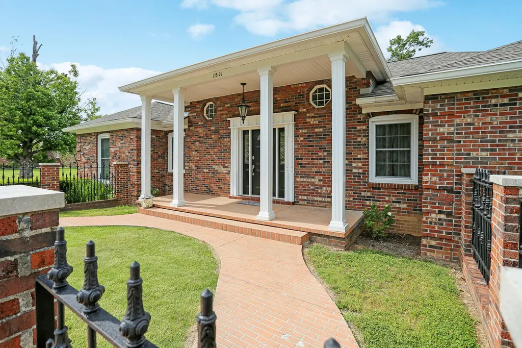 1511 Oxford Drive Murray KY 42071