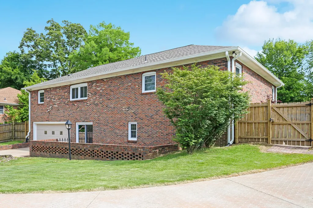 1511 Oxford Drive Murray KY 42071
