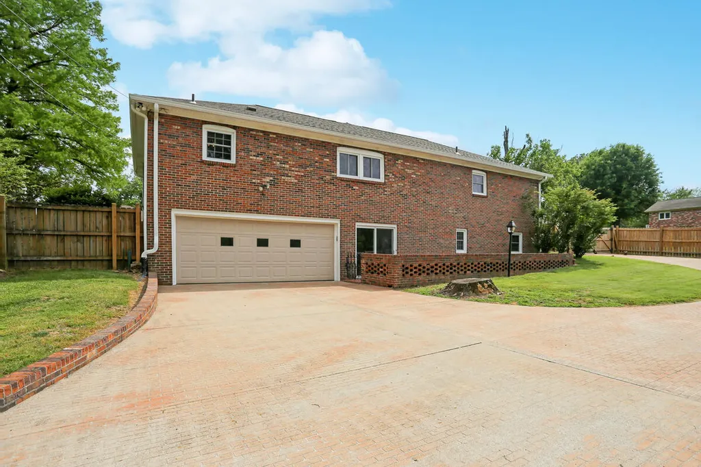 1511 Oxford Drive Murray KY 42071