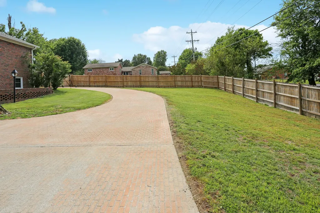 1511 Oxford Drive Murray KY 42071