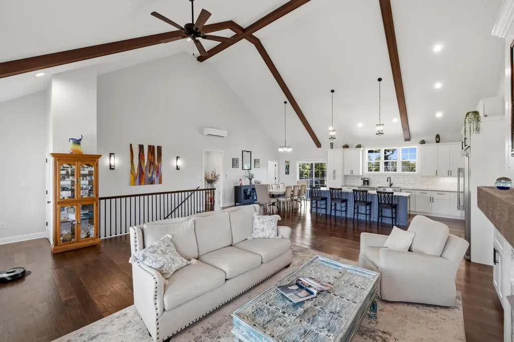 76 Woodspoint Drive Lancaster KY 40444