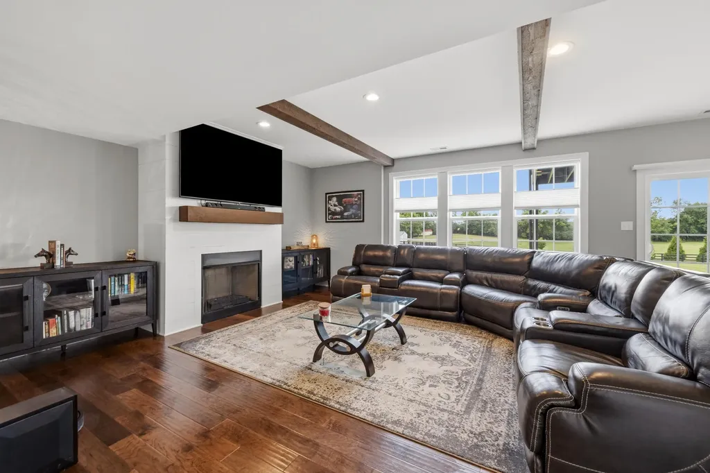 76 Woodspoint Drive Lancaster KY 40444