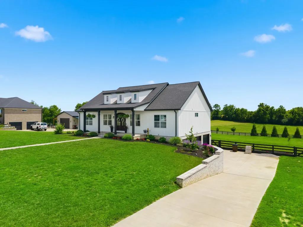76 Woodspoint Drive Lancaster KY 40444