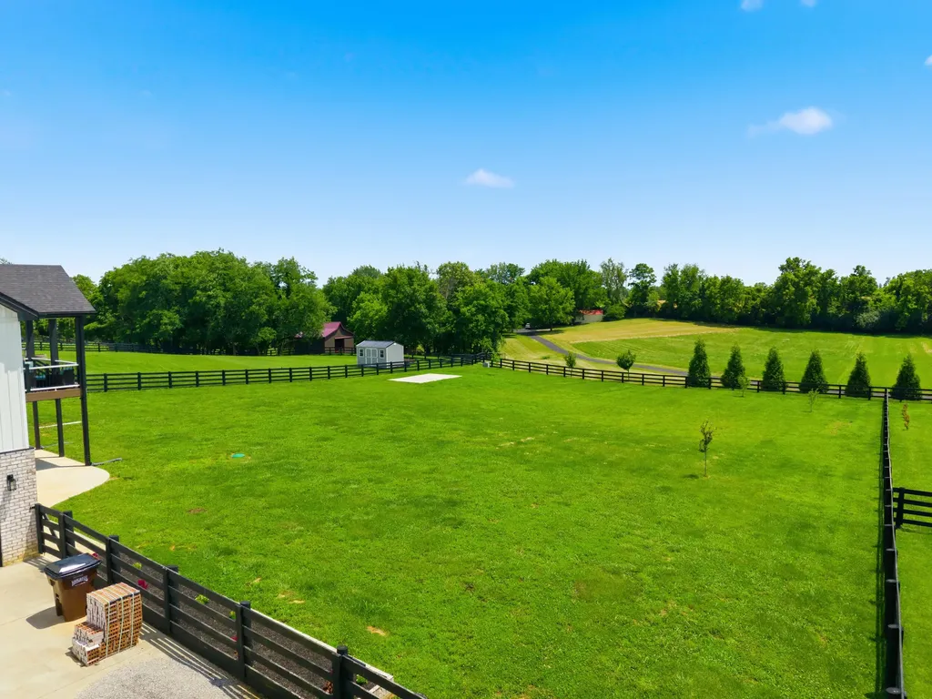 76 Woodspoint Drive Lancaster KY 40444
