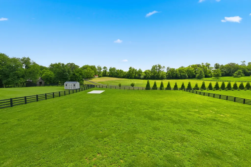 76 Woodspoint Drive Lancaster KY 40444