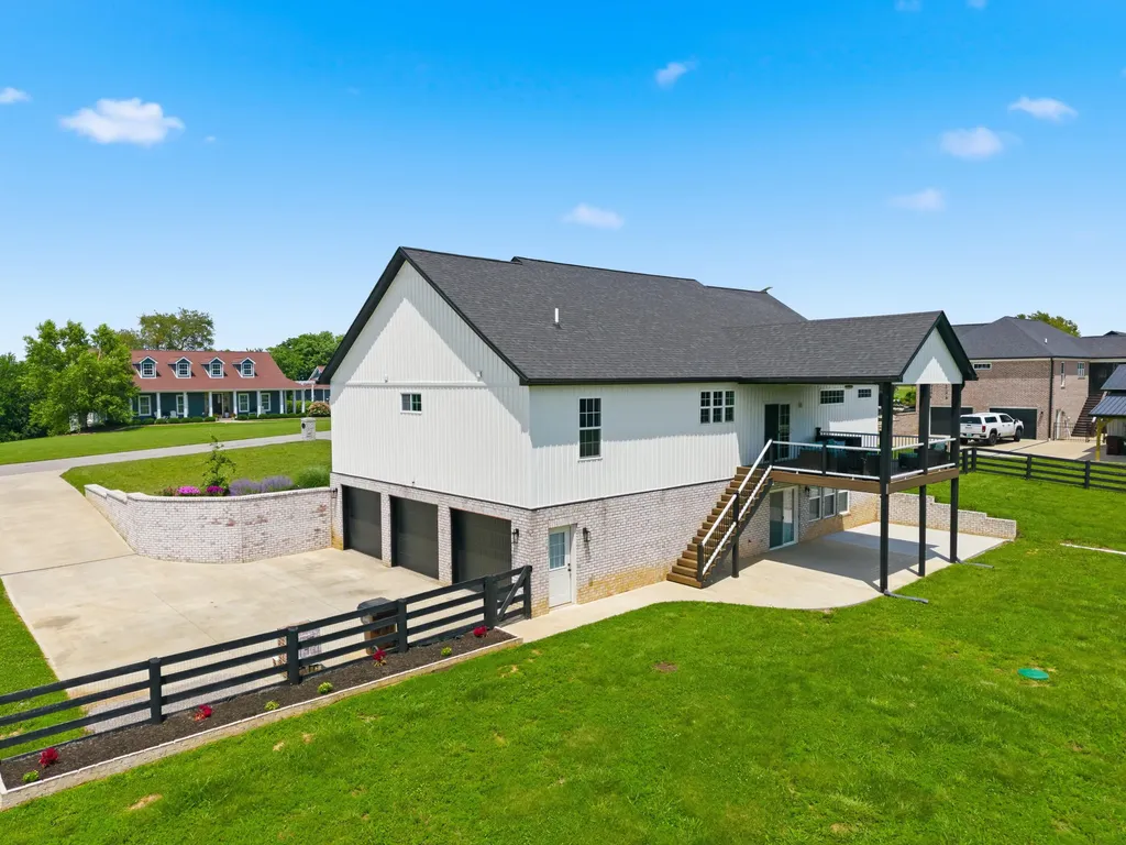 76 Woodspoint Drive Lancaster KY 40444