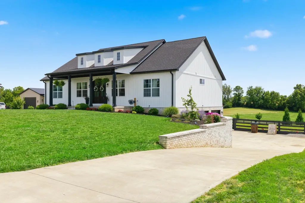 76 Woodspoint Drive Lancaster KY 40444