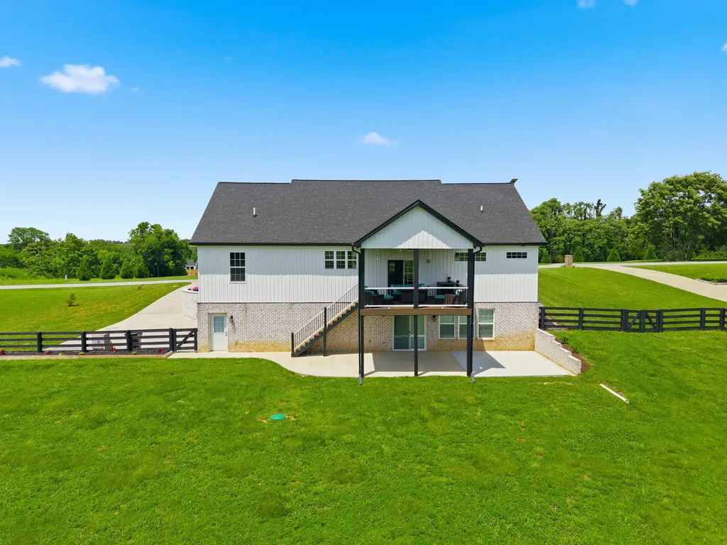 76 Woodspoint Drive Lancaster KY 40444