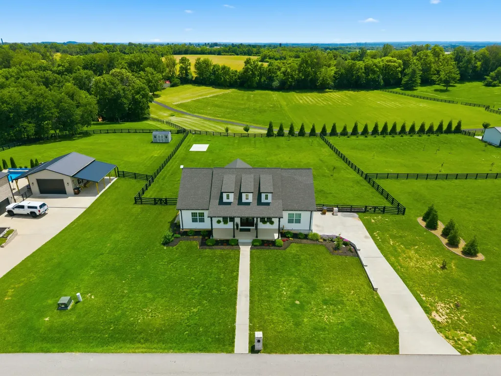 76 Woodspoint Drive Lancaster KY 40444