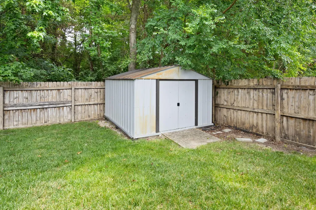 9017 Black Powder Lane Louisville KY 40228