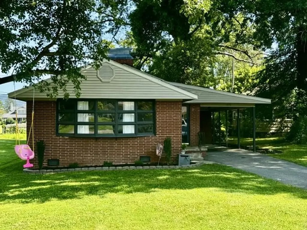 1010 W Chester Middlesboro KY 40965