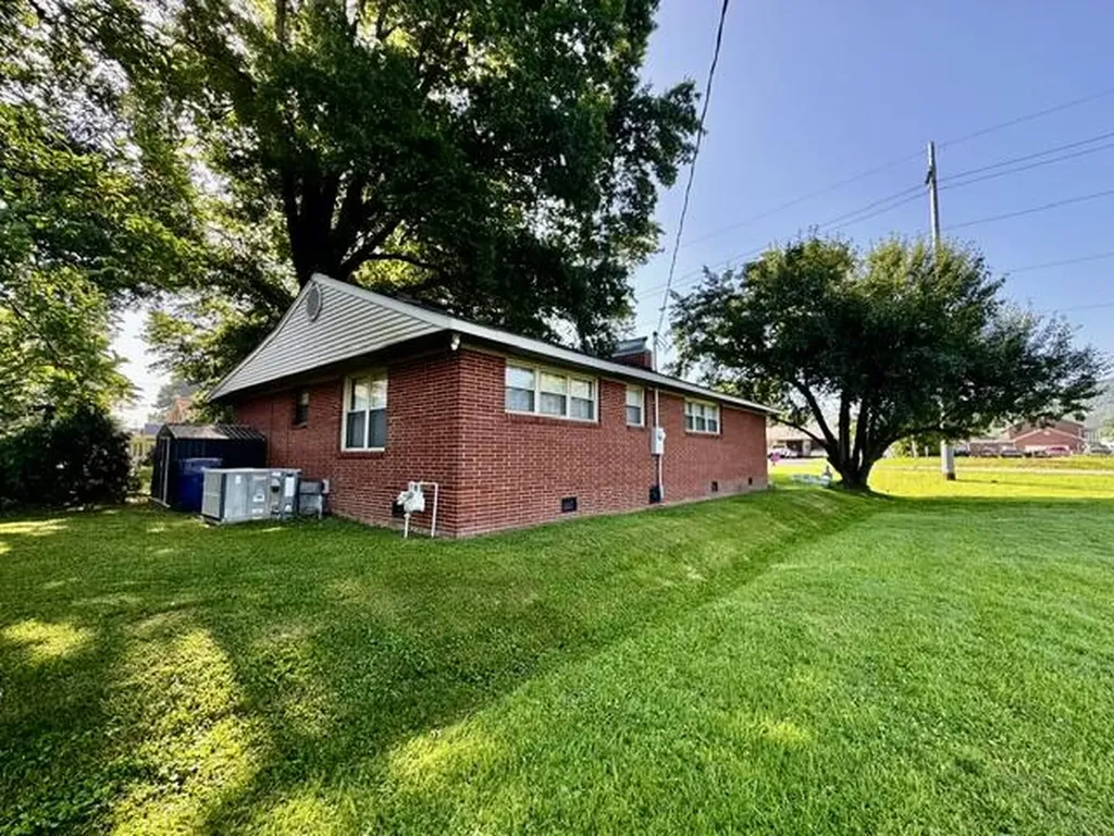 1010 W Chester Middlesboro KY 40965