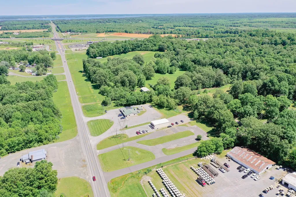 3933 U.s. 62 Calvert City KY 42029