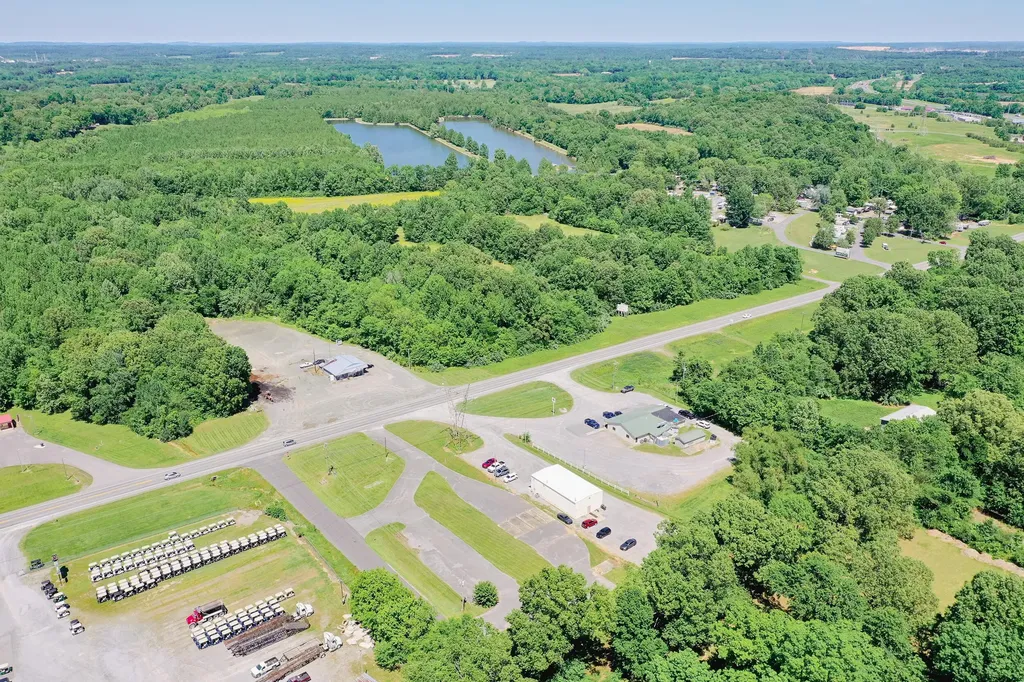 3933 U.s. 62 Calvert City KY 42029