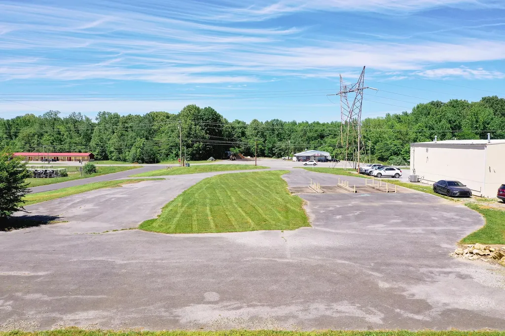 3933 U.s. 62 Calvert City KY 42029