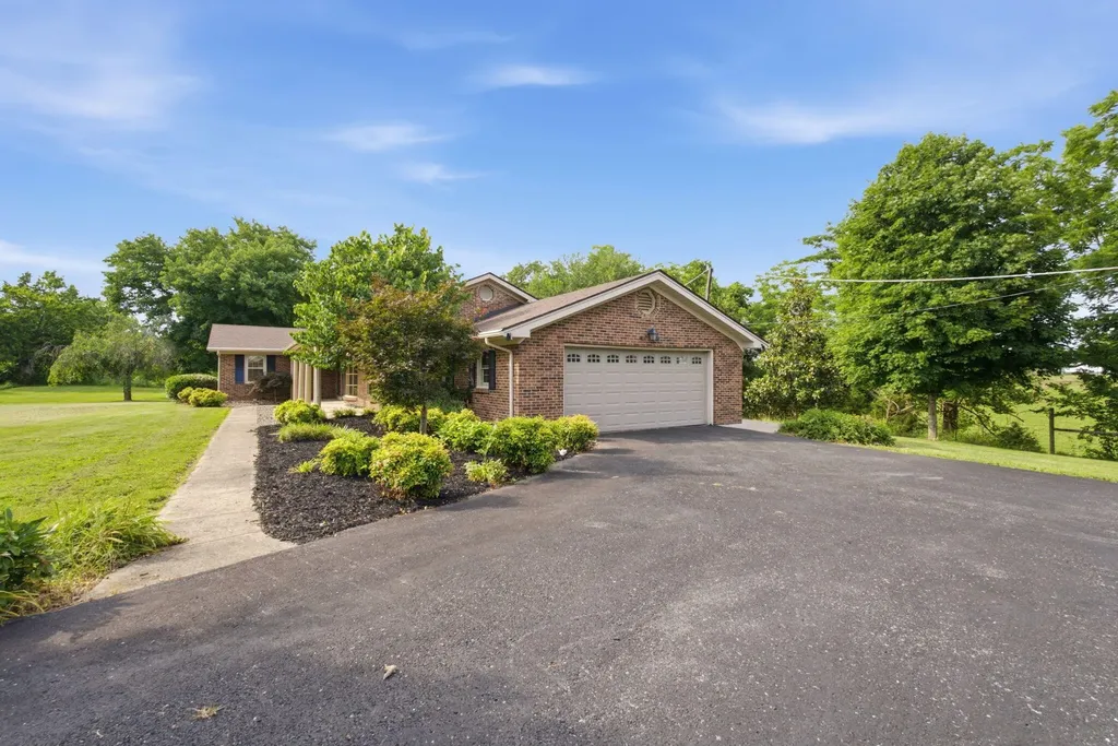 296 Elliston Richmond KY 40475
