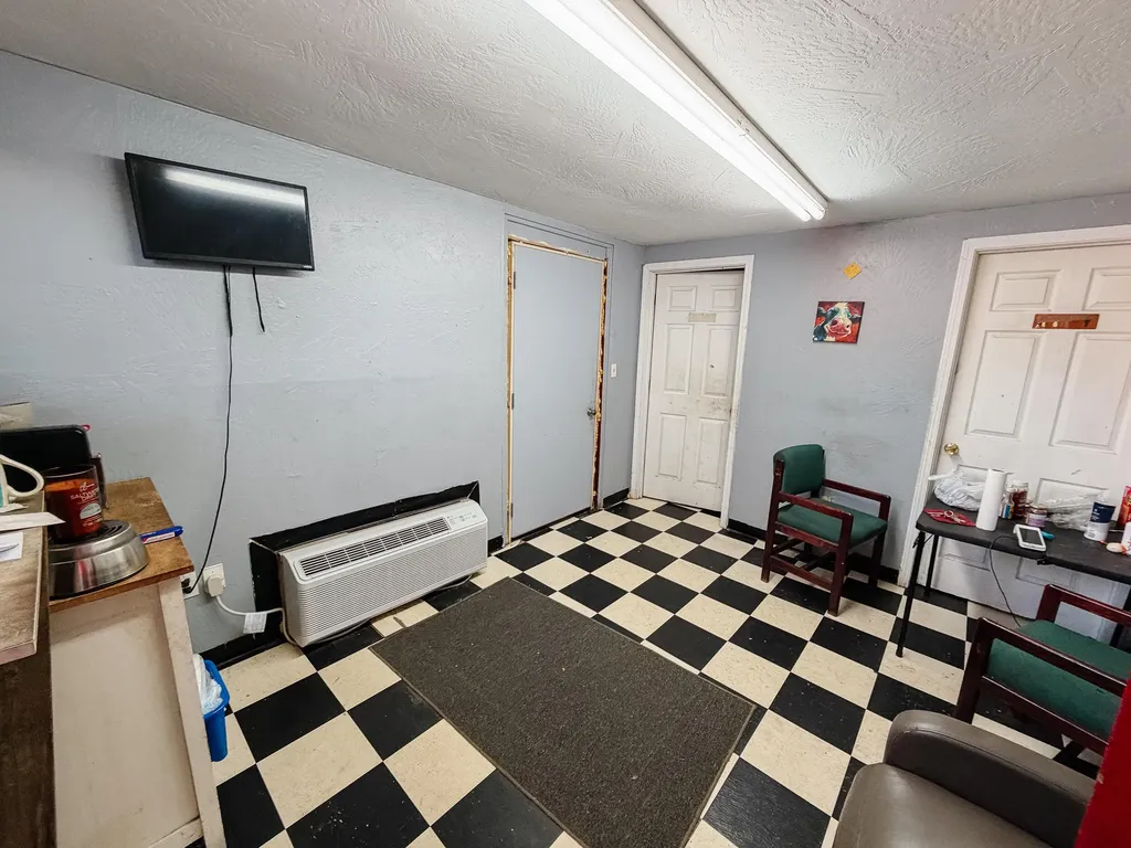 430 U.s. 62 Eddyville KY 42038