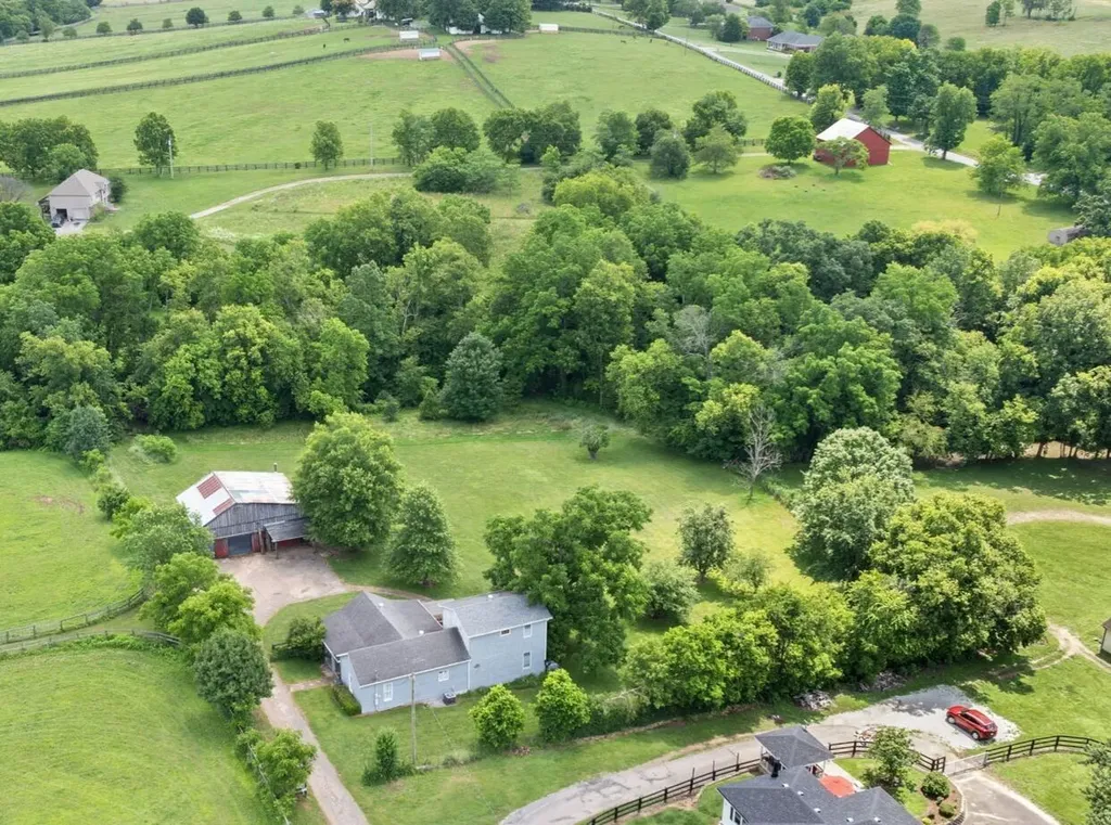 3156 Pinckard Pike Versailles KY 40383