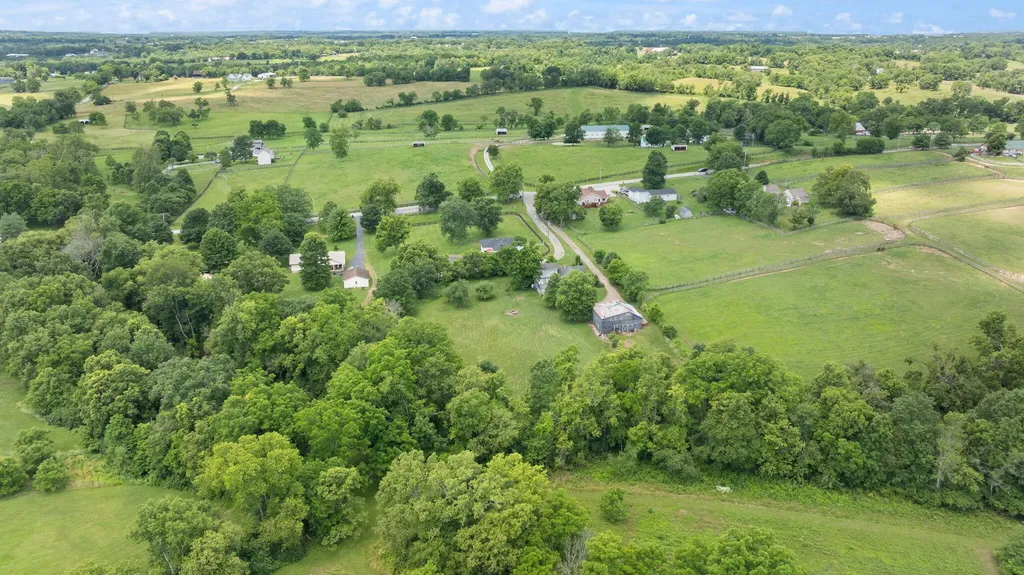 3156 Pinckard Pike Versailles KY 40383