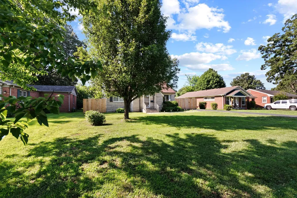 2420 Clay Street Paducah KY 42001