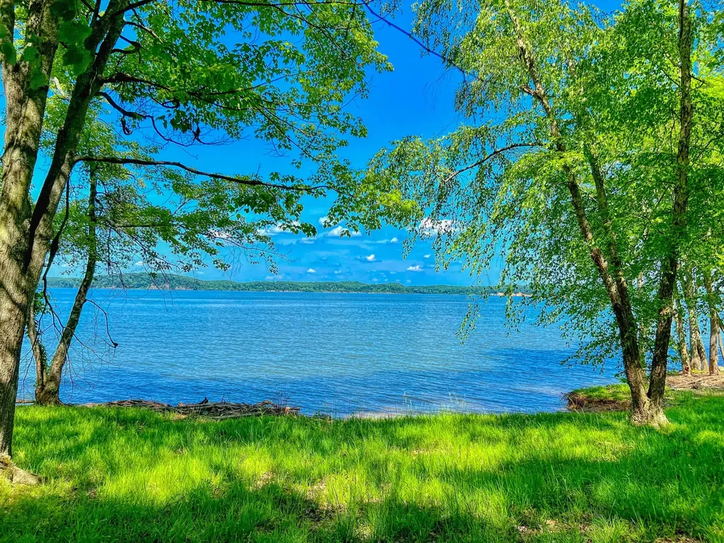 284 A Lakeshore Drive New Concord KY 42076