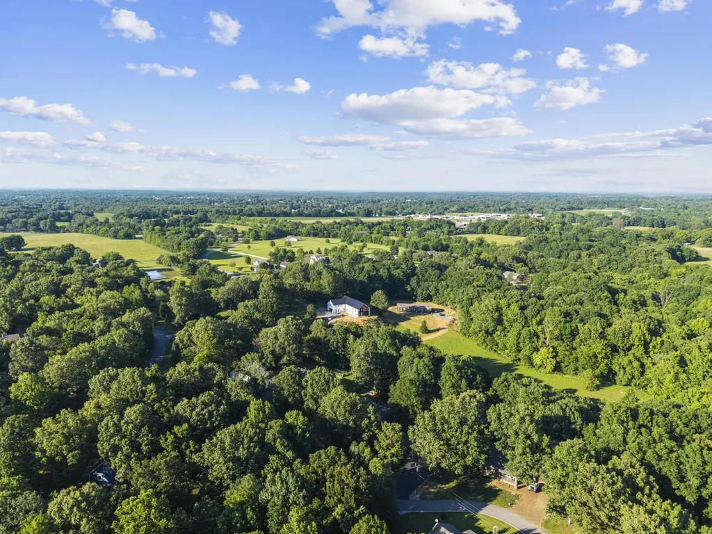 87 Deer Trace Road Benton KY 42025