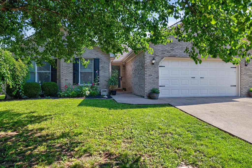 913 Pinoak Drive Nicholasville KY 40356