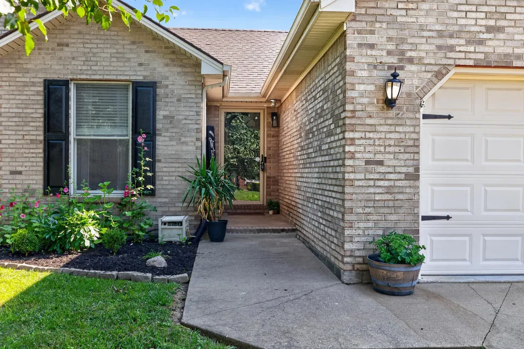 913 Pinoak Drive Nicholasville KY 40356