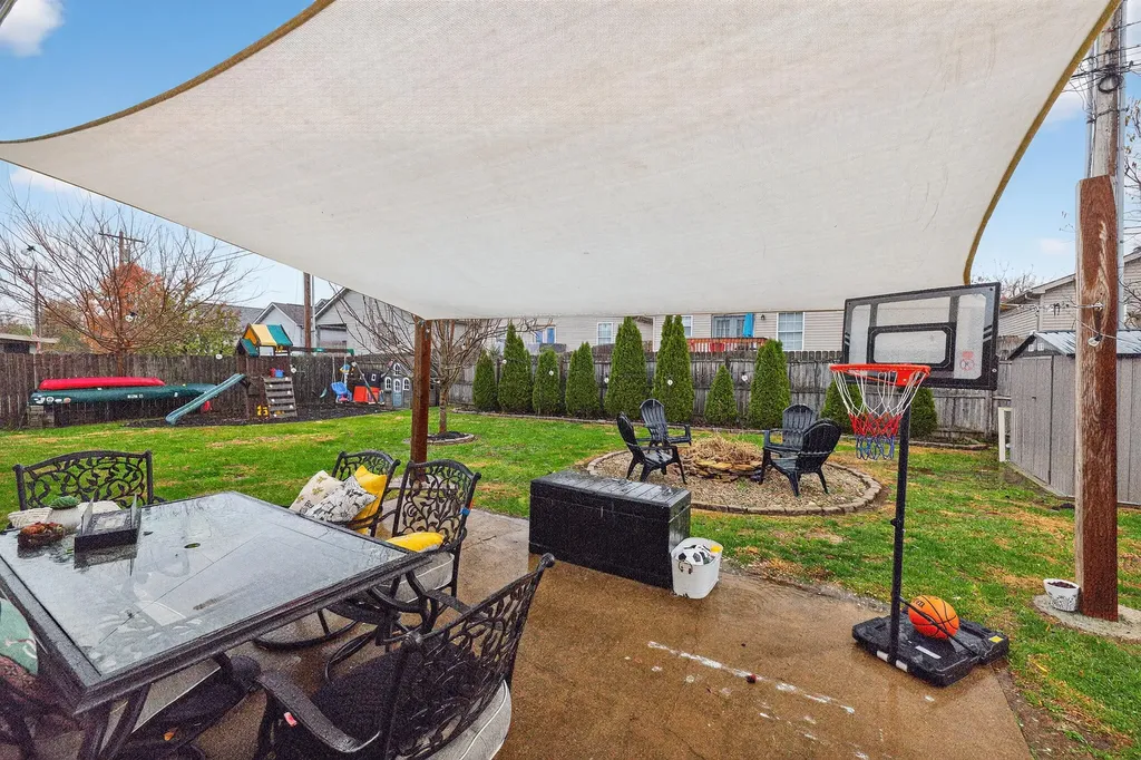 913 Pinoak Drive Nicholasville KY 40356