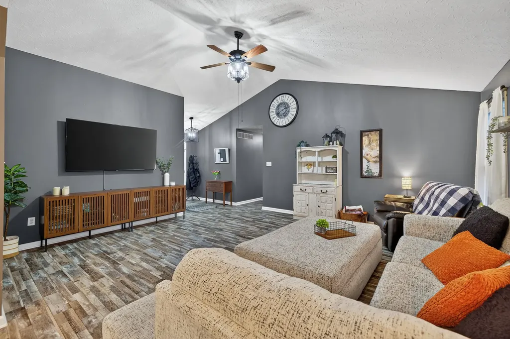 913 Pinoak Drive Nicholasville KY 40356