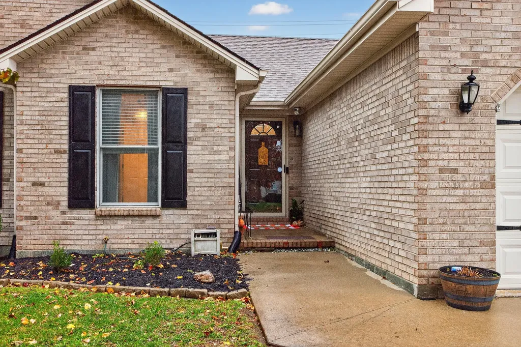913 Pinoak Drive Nicholasville KY 40356