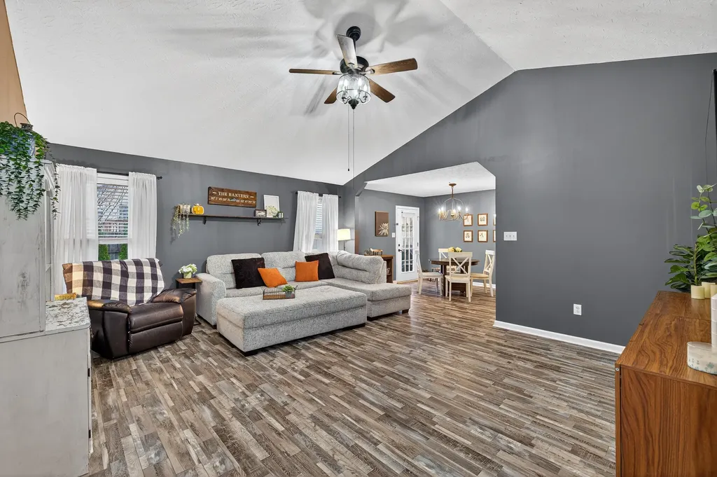 913 Pinoak Drive Nicholasville KY 40356