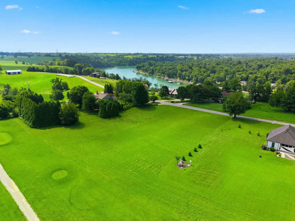 387 Donmar Drive Lancaster KY 40444