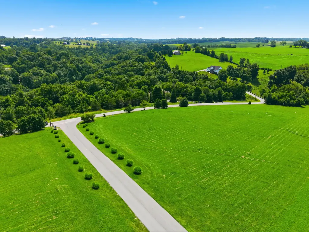 387 Donmar Drive Lancaster KY 40444