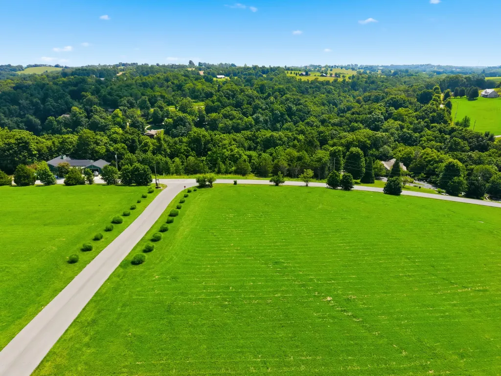 387 Donmar Drive Lancaster KY 40444