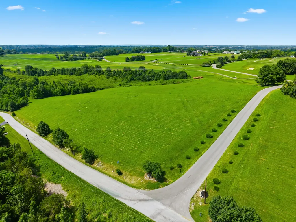 387 Donmar Drive Lancaster KY 40444