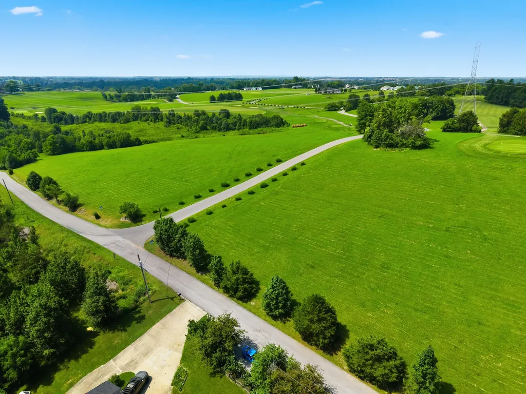 387 Donmar Drive Lancaster KY 40444