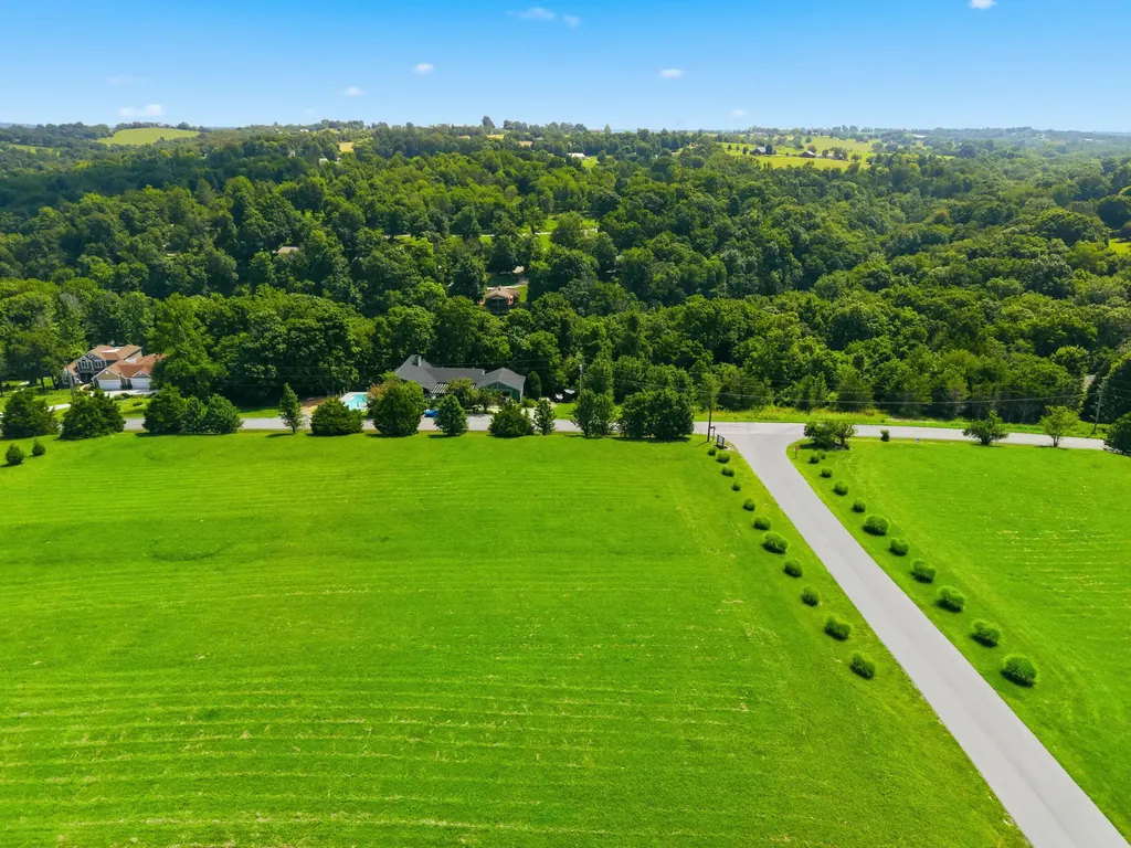 387 Donmar Drive Lancaster KY 40444