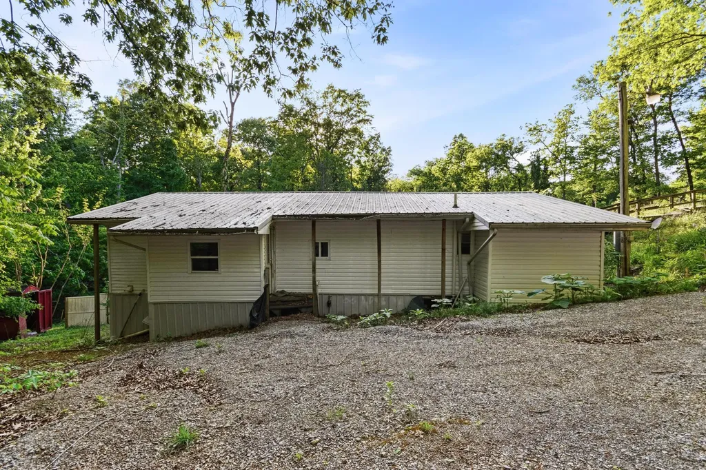 287 Dustin Road Kuttawa KY 42055