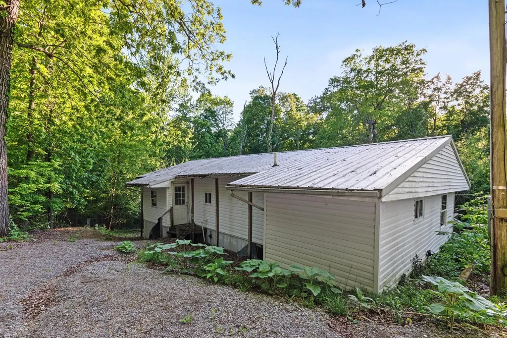 287 Dustin Road Kuttawa KY 42055