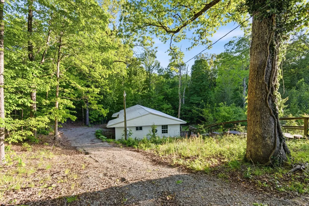 287 Dustin Road Kuttawa KY 42055