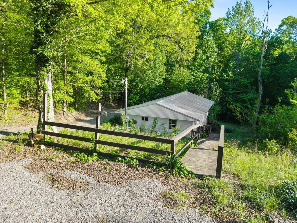 287 Dustin Road Kuttawa KY 42055