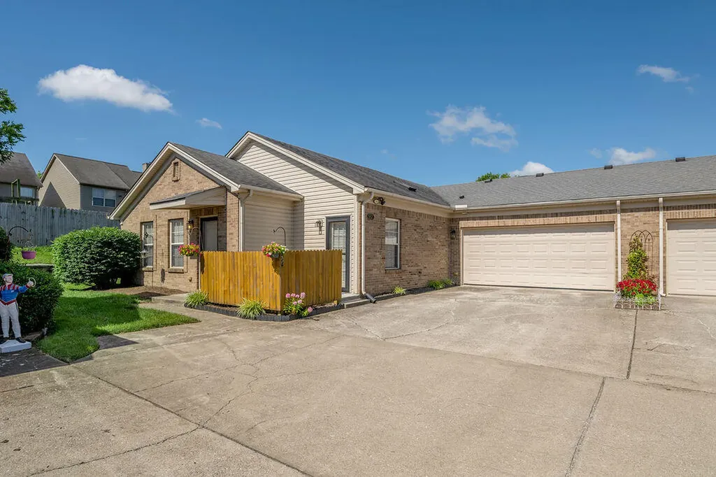 552 Goldon Trophy Trail Lexington KY 40514
