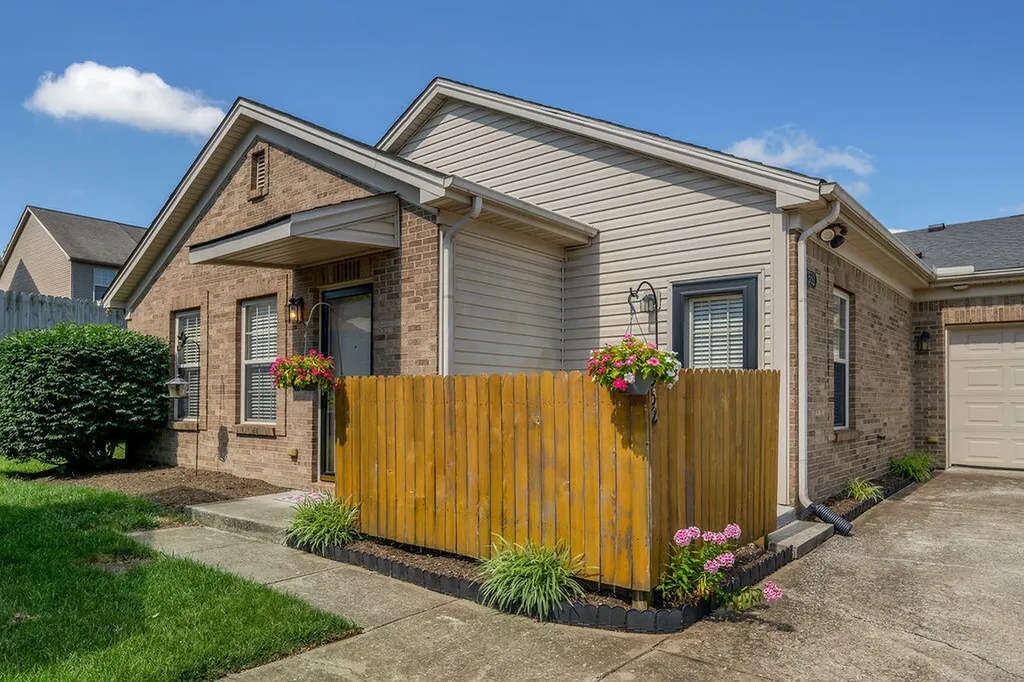 552 Goldon Trophy Trail Lexington KY 40514